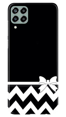 Gift Wrap7 Mobile Back Case for Samsung Galaxy M33 5G (Design - 49)